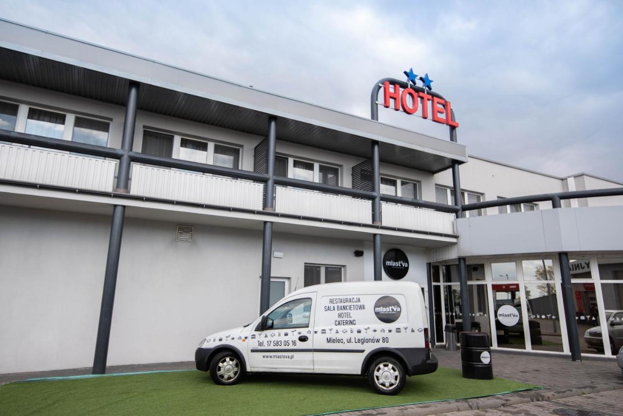 Hotel Reg Benz Mielec Esterno foto