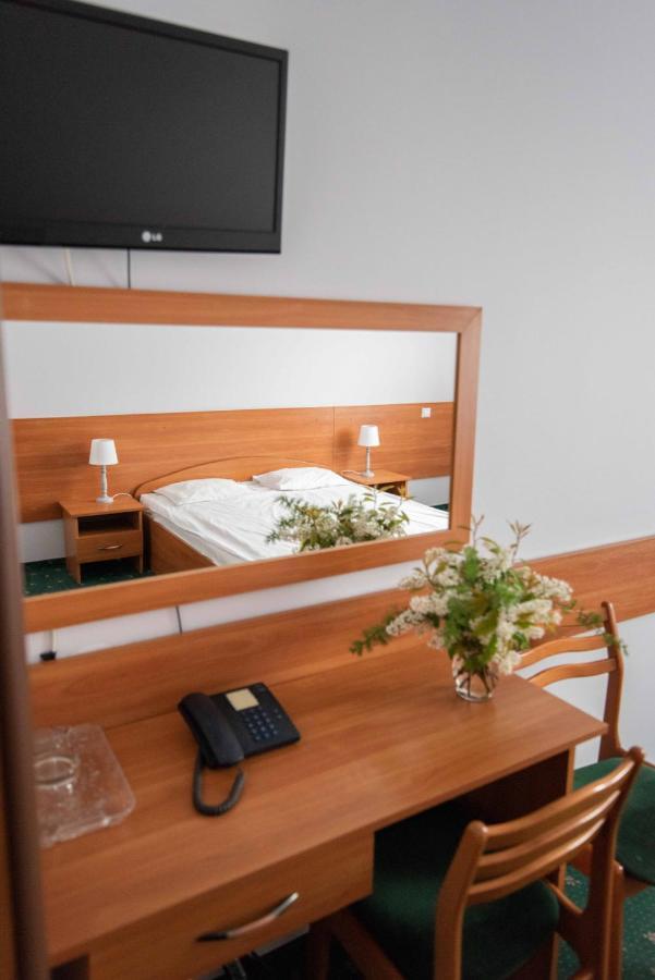 Hotel Reg Benz Mielec Esterno foto